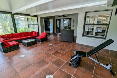 House in Cape Coral, Florida 4 bedrooms, 204.01 sq.m. № 1827620 - photo 28
