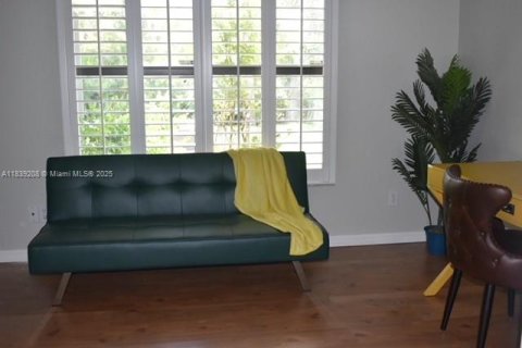 House in Cape Coral, Florida 4 bedrooms, 204.01 sq.m. № 1827620 - photo 7