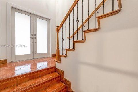 House in Miami, Florida 4 bedrooms, 207.26 sq.m. № 2044917 - photo 3
