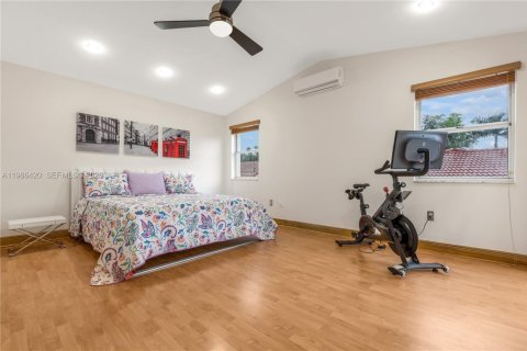 House in Miami, Florida 4 bedrooms, 207.26 sq.m. № 2044917 - photo 26