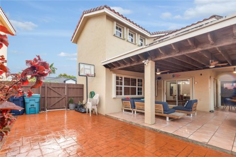 House in Miami, Florida 4 bedrooms, 207.26 sq.m. № 2044917 - photo 21