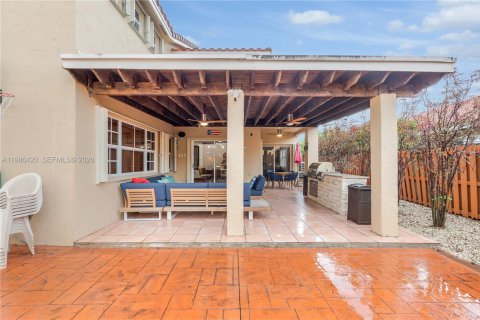 House in Miami, Florida 4 bedrooms, 207.26 sq.m. № 2044917 - photo 17