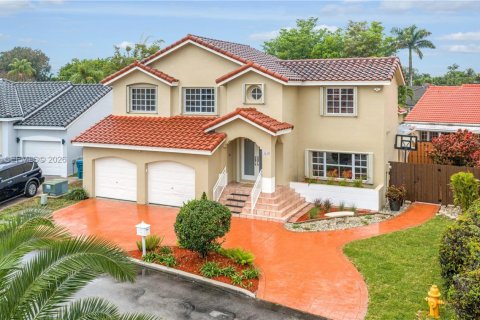 House in Miami, Florida 4 bedrooms, 207.26 sq.m. № 2044917 - photo 20