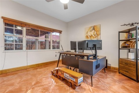 House in Miami, Florida 4 bedrooms, 207.26 sq.m. № 2044917 - photo 25