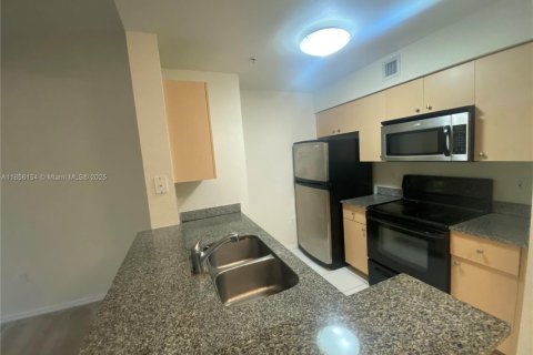 Condominio en alquiler en Miramar, Florida, 1 dormitorio, 74.32 m2 № 1880132 - foto 6