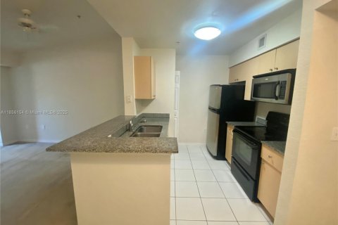 Condominio en alquiler en Miramar, Florida, 1 dormitorio, 74.32 m2 № 1880132 - foto 4