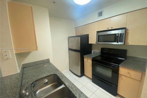 Condominio en alquiler en Miramar, Florida, 1 dormitorio, 74.32 m2 № 1880132 - foto 5