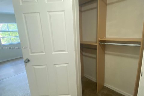 Condominio en alquiler en Miramar, Florida, 1 dormitorio, 74.32 m2 № 1880132 - foto 15