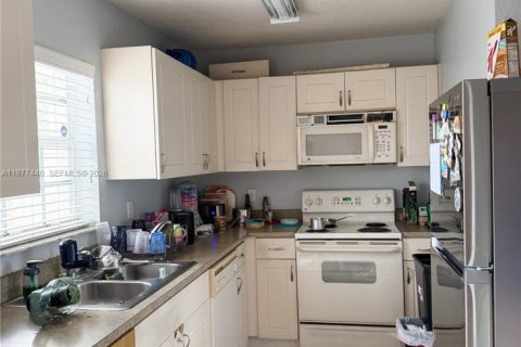 Adosado en venta en Miramar, Florida, 3 dormitorios, 129.13 m2 № 2168278 - foto 3