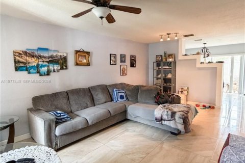 Adosado en venta en Miramar, Florida, 3 dormitorios, 129.13 m2 № 2168278 - foto 2