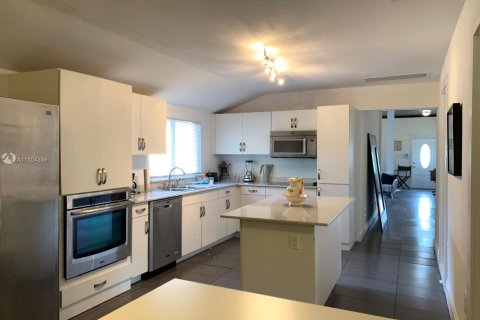 Купить коммерческую недвижимость в Майами, Флорида 150.5м2, № 2034675 - фото 6