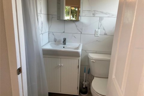 Снять в аренду квартиру в Сент-Питерсберг, Флорида 3 комнаты, 37.16м2, № 2142673 - фото 8