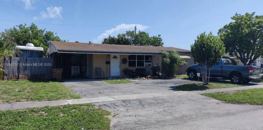 House in Deerfield Beach, Florida 3 bedrooms, 123.37 sq.m. № 1776316