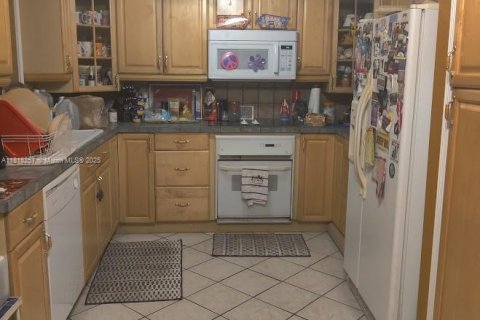 House in Deerfield Beach, Florida 3 bedrooms, 123.37 sq.m. № 1776316 - photo 5