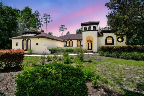 House in Hudson, Florida 4 bedrooms, 287.63 sq.m. № 1804052 - photo 1