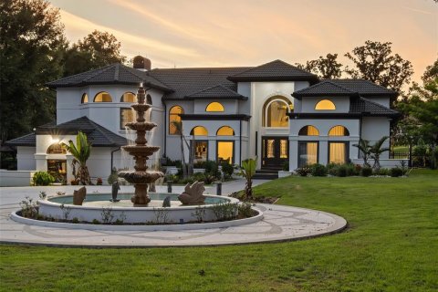 House in Windermere, Florida 6 bedrooms, 440.26 sq.m. № 2379849