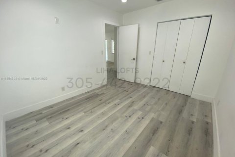 Apartamento en alquiler en Miami, Florida, 2 dormitorios, 92.9 m2 № 1947052 - foto 5