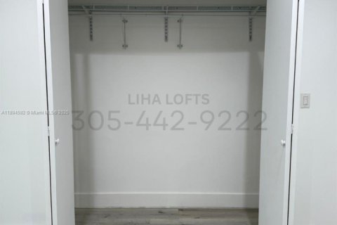 Apartamento en alquiler en Miami, Florida, 2 dormitorios, 92.9 m2 № 1947052 - foto 10
