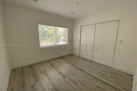 Apartamento en alquiler en Miami, Florida, 2 dormitorios, 92.9 m2 № 1947052 - foto 7