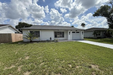 House in New Port Richey, Florida 2 bedrooms, 117.89 sq.m. № 2367193