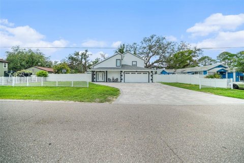 House in Tampa, Florida 3 bedrooms, 261.33 sq.m. № 1835245 - photo 3