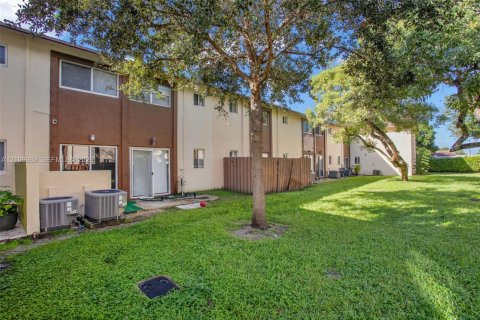 Touwnhouse à vendre à Margate, Floride: 2 chambres, 74.32 m2 № 2428094 - photo 18