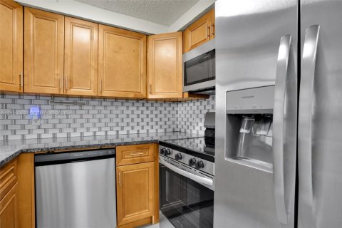 Touwnhouse à vendre à Margate, Floride: 2 chambres, 74.32 m2 № 2428094 - photo 12