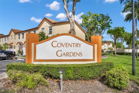Touwnhouse à vendre à Margate, Floride: 2 chambres, 74.32 m2 № 2428094 - photo 2