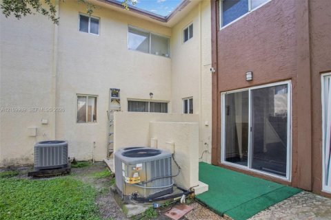 Touwnhouse à vendre à Margate, Floride: 2 chambres, 74.32 m2 № 2428094 - photo 17