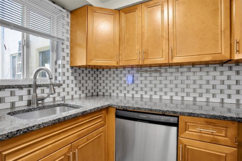 Touwnhouse à vendre à Margate, Floride: 2 chambres, 74.32 m2 № 2428094 - photo 13