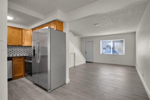 Touwnhouse à Margate, Floride 2 chambres, 74.32 m2 № 2428094