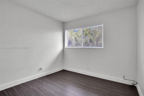 Touwnhouse à vendre à Margate, Floride: 2 chambres, 74.32 m2 № 2428094 - photo 20