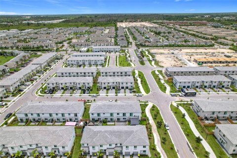 Touwnhouse à vendre à Homestead, Floride: 3 chambres, 152.55 m2 № 1980257 - photo 4