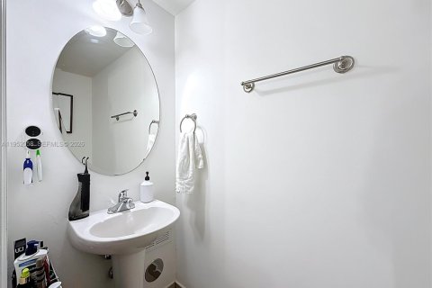 Condominio en venta en Miami, Florida, 2 dormitorios, 101.08 m2 № 2007483 - foto 13