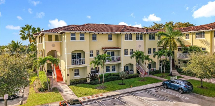 Condominio en Miami, Florida, 2 dormitorios  № 2007483