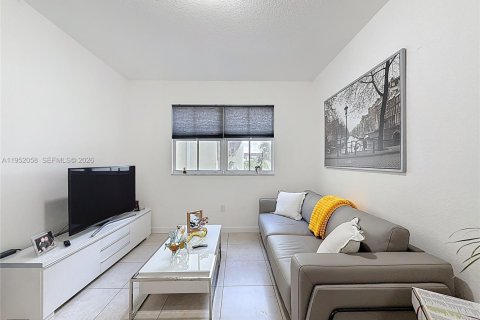 Condominio en venta en Miami, Florida, 2 dormitorios, 101.08 m2 № 2007483 - foto 11