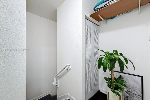 Condominio en venta en Miami, Florida, 2 dormitorios, 101.08 m2 № 2007483 - foto 22