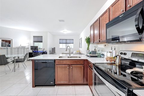 Condominio en venta en Miami, Florida, 2 dormitorios, 101.08 m2 № 2007483 - foto 10