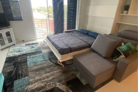 Condo in Fort Lauderdale, Florida in GALLERIA VILLAGES  № 1863060 - photo 8