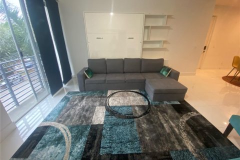 Condo in Fort Lauderdale, Florida in GALLERIA VILLAGES  № 1863060 - photo 3