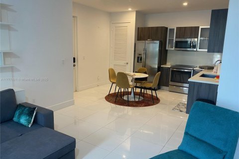 Condo in Fort Lauderdale, Florida in GALLERIA VILLAGES  № 1863060 - photo 2