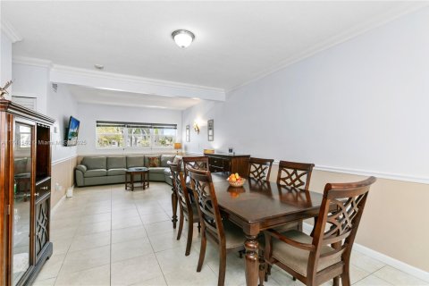 Condominio en venta en Hallandale Beach, Florida, 1 dormitorio, 69.68 m2 № 1980963 - foto 16