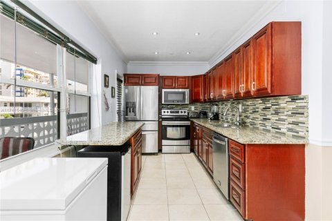 Condominio en venta en Hallandale Beach, Florida, 1 dormitorio, 69.68 m2 № 1980963 - foto 5