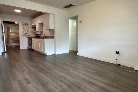 Apartamento en alquiler en Winter Haven, Florida, 2 dormitorios, 83.61 m2 № 1820444 - foto 2
