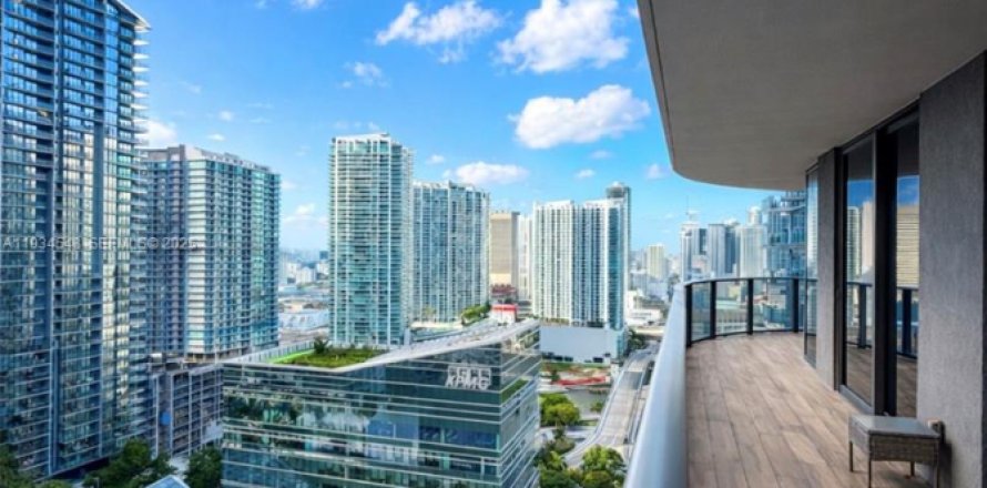 Кондоминиум с 3 спальнями в Майами, Флорида № 2035736