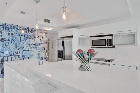 Condominio en alquiler en Miami, Florida, 2 dormitorios, 112.23 m2 № 1939698 - foto 6