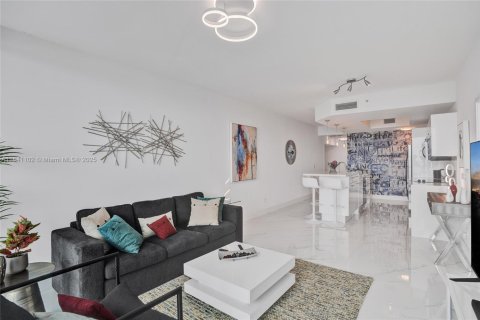 Condominio en alquiler en Miami, Florida, 2 dormitorios, 112.23 m2 № 1939698 - foto 9