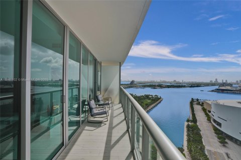Condominio en alquiler en Miami, Florida, 2 dormitorios, 112.23 m2 № 1939698 - foto 22