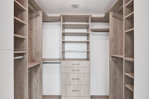 Condominio en alquiler en Miami, Florida, 2 dormitorios, 112.23 m2 № 1939698 - foto 13