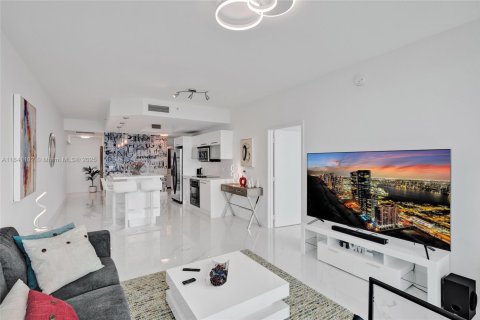 Condominio en alquiler en Miami, Florida, 2 dormitorios, 112.23 m2 № 1939698 - foto 10